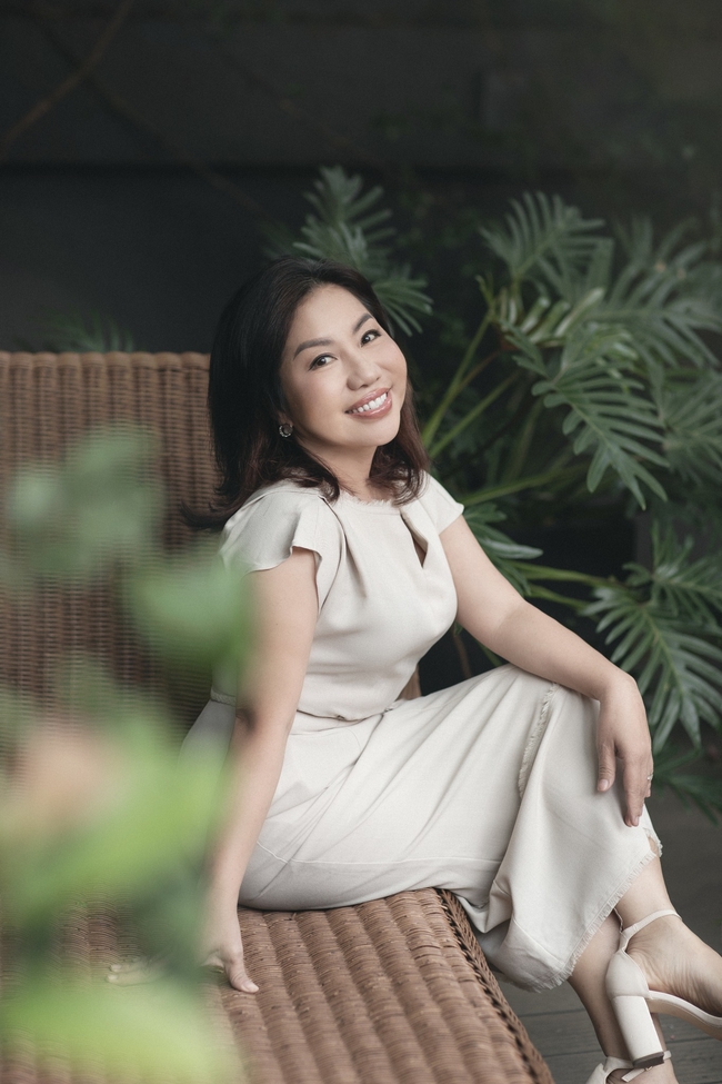 Chuyên gia kể chuyện nữ sinh 13 tuổi bị lột đồ, trói trước cửa, sau thành tiếp viên hàng không: Con nổi loạn, đừng chỉ cho rằng do con hư!- Ảnh 1.