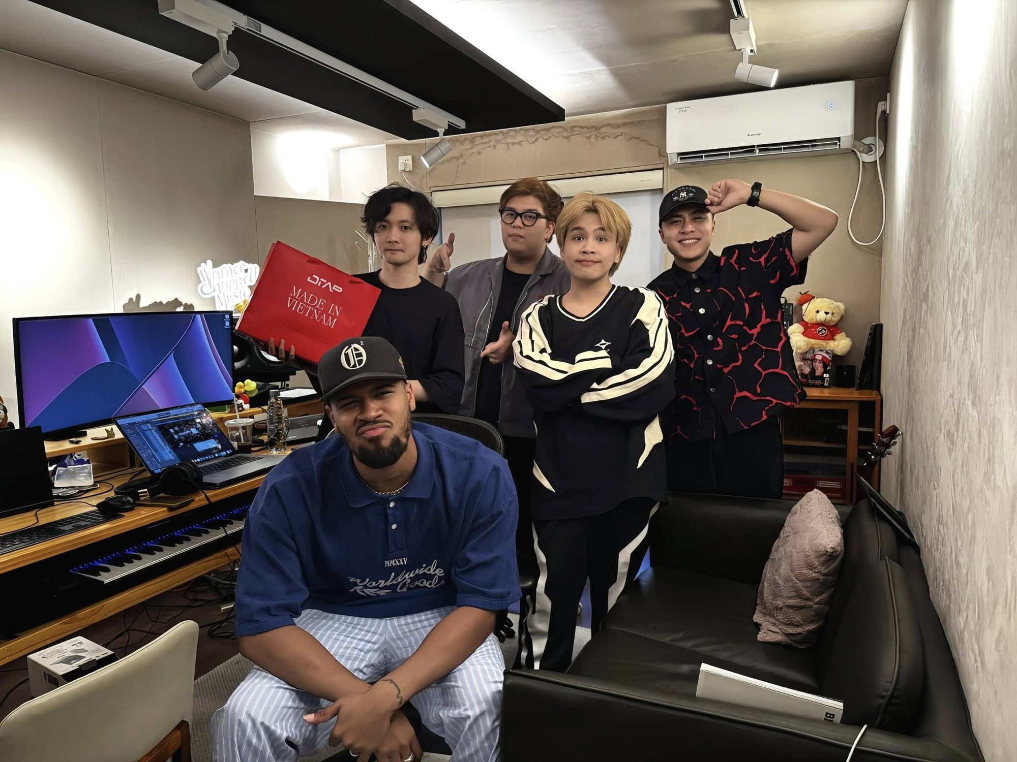 Thảm đỏ hot nhất hôm nay: Noo Phước Thịnh visual 