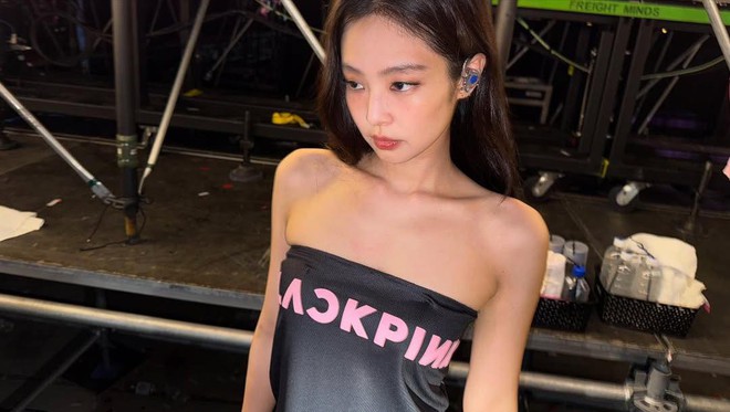 Rộ trào lưu tiêm vai móc áo giống Jennie- Ảnh 4.