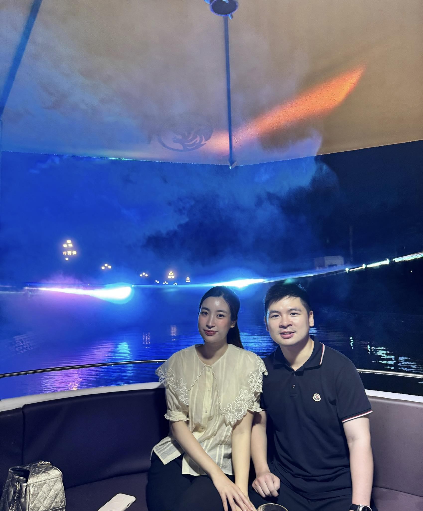 Chủ tịch Hà Nội FC tung ảnh tình tứ bên Hoa hậu Đỗ Mỹ Linh giữa đêm, visual 