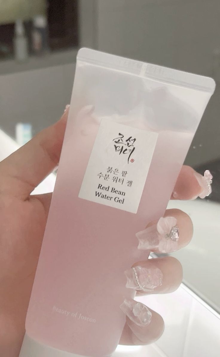 Vogue b&igrave;nh chọn 14 kem dưỡng ẩm H&agrave;n kh&ocirc;ng g&acirc;y bức b&iacute;, hack da dẻ mềm mọng 