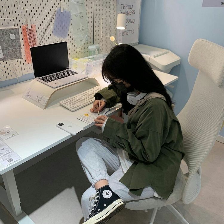 Lương 45 triệu vẫn chê, giờ vật vã thất nghiệp: Điểm yếu “chí mạng” ở chiếc CV 8 gạch đầu dòng!- Ảnh 1.