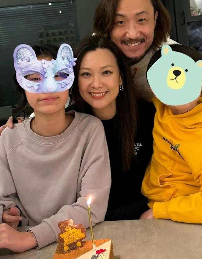 Chân dung “Thái tử showbiz” gia tài nghìn tỷ nhưng “mãi không chịu lớn”, keo kiệt tiền trợ cấp nuôi con- Ảnh 6.