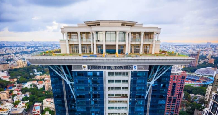 Tỷ phú ngành đồ uống cất công xây “siêu” penthouse hơn 524 tỷ đồng trên tòa tháp cao 122m nhưng lại không được ở: Biểu tượng xa hoa hóa thành “cung điện bỏ hoang” giữa trời- Ảnh 1.