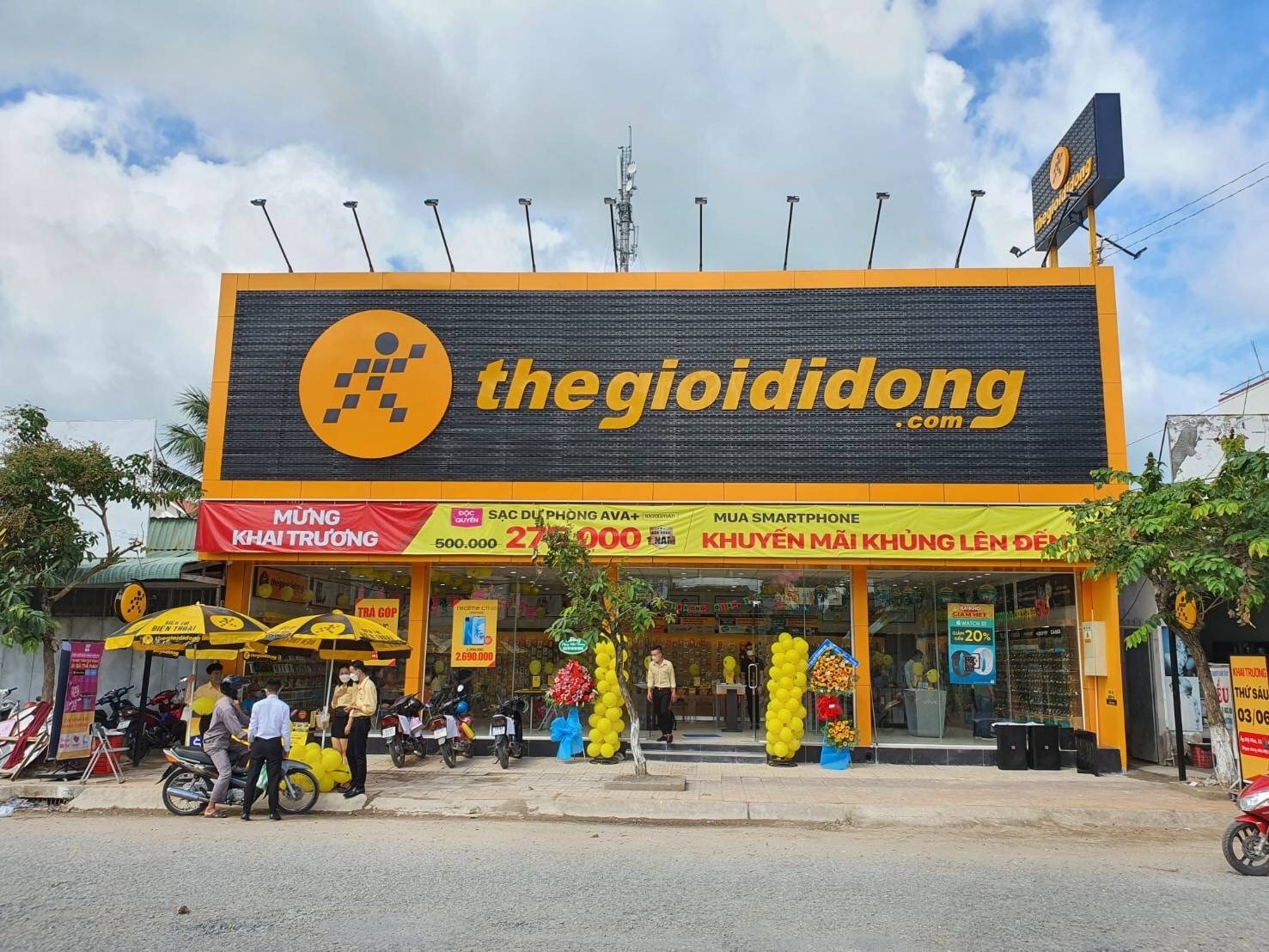 Chuyện gì vậy: Vừa tuyển dụng trở lại, qua mấy tháng, Thế giới Di động lại cho gần 1.400 nhân viên "bay màu"?- Ảnh 1.