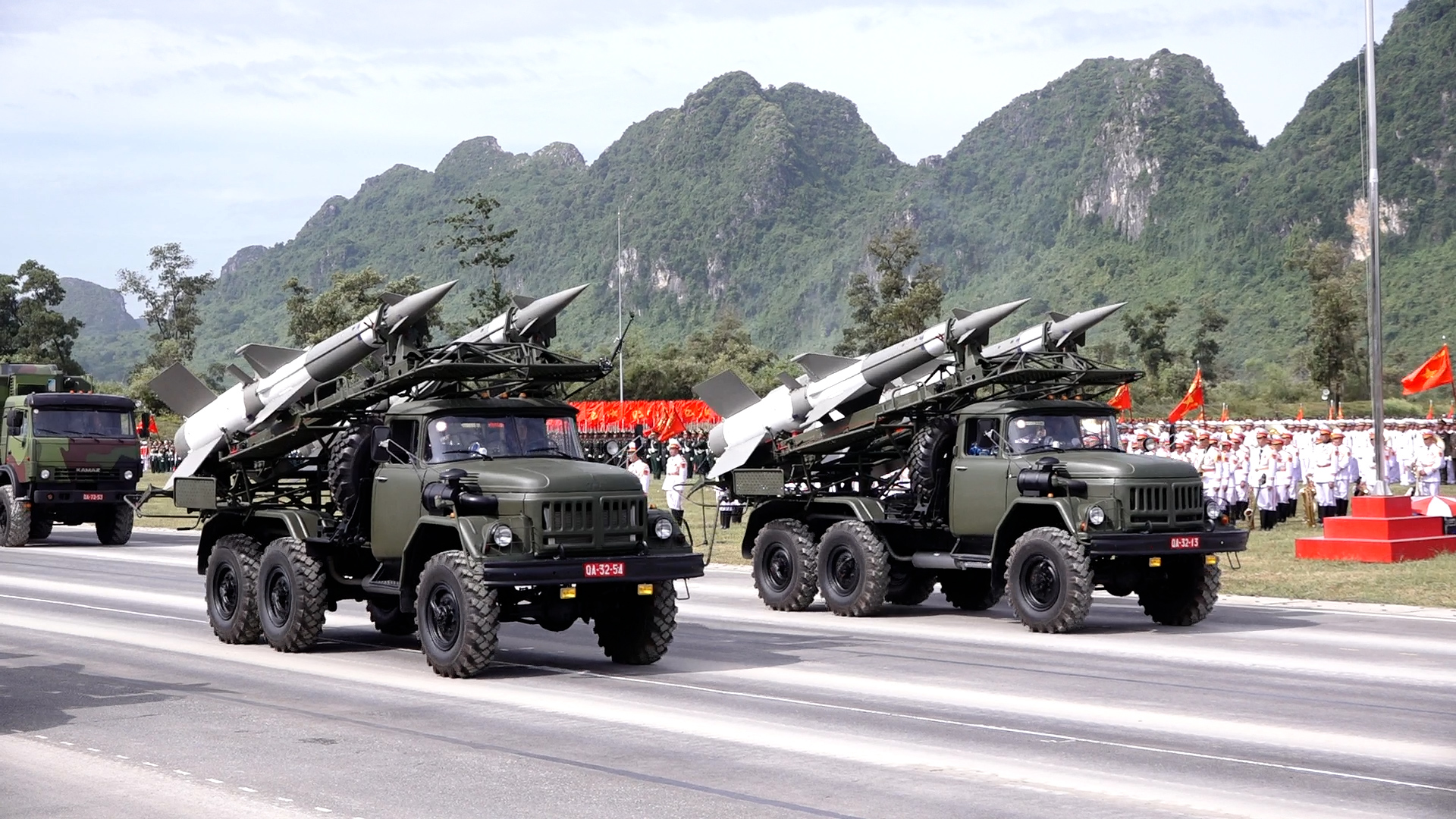 Điểm danh khí tài "Made by Vietnam" tham gia diễu binh 2/9: Tên lửa tầm quét 200km, UAV mang đầu nổ 1,2kg- Ảnh 3.