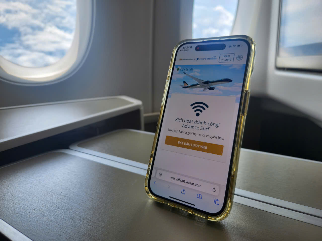 Vietnam Airlines bắt đầu kinh doanh Internet trên máy bay: 10 USD được vào web 1 giờ- Ảnh 1.