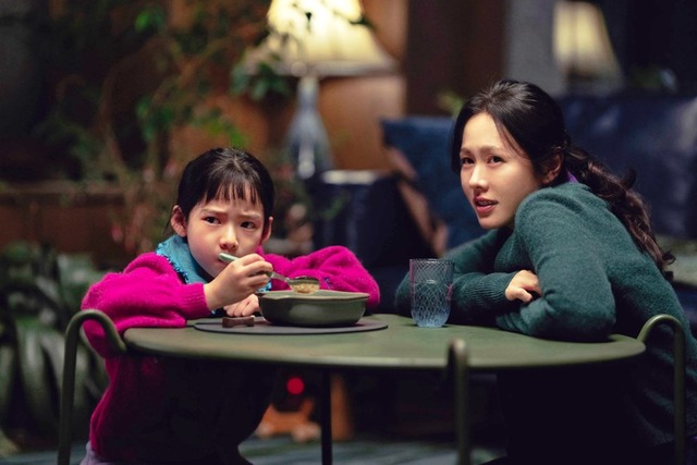Son Ye Jin làm gì để cứu vớt cuộc hôn nhân đang vụn vỡ?- Ảnh 3. Son Ye Jin làm gì để cứu vớt cuộc hôn nhân đang vụn vỡ?- Ảnh 3.