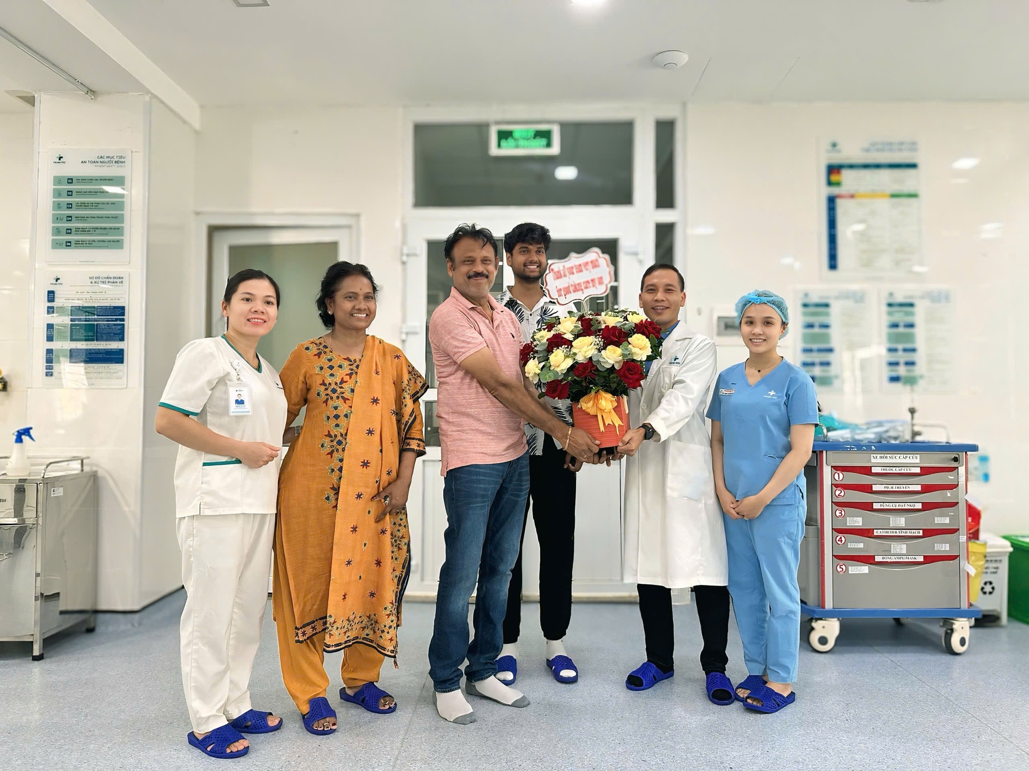 Cứu sống nam du khách Ấn Độ đuối nước, phù phổi cấp khi tắm biển Đà Nẵng- Ảnh 1.