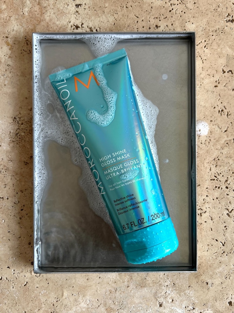Gloss Hair: Xu hướng đang lên và 5 bí quyết giúp mái tóc bóng “mượt như gương’’- Ảnh 2.