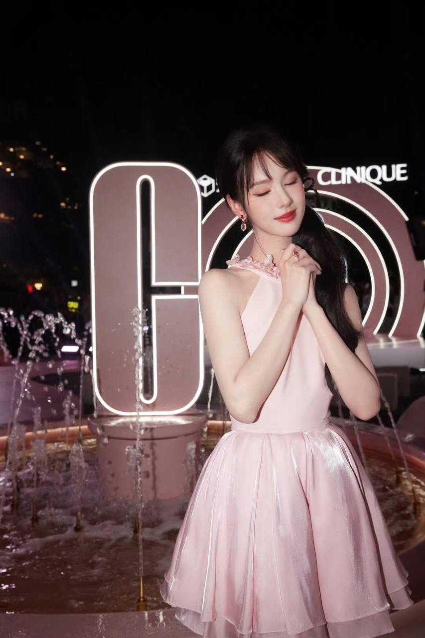 "Bạch nguyệt quang" Cbiz khiến netizen lo lắng sẽ bị giống Triệu Lộ Tư- Ảnh 4.