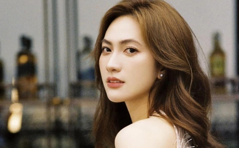 Cận cảnh nhan sắc mỹ nhân được khen đẹp nhất Việt Nam hiện tại, đến cả mặt mộc cũng vô địch thiên hạ- Ảnh 11. Cận cảnh nhan sắc mỹ nhân được khen đẹp nhất Việt Nam hiện tại, đến cả mặt mộc cũng vô địch thiên hạ- Ảnh 11.