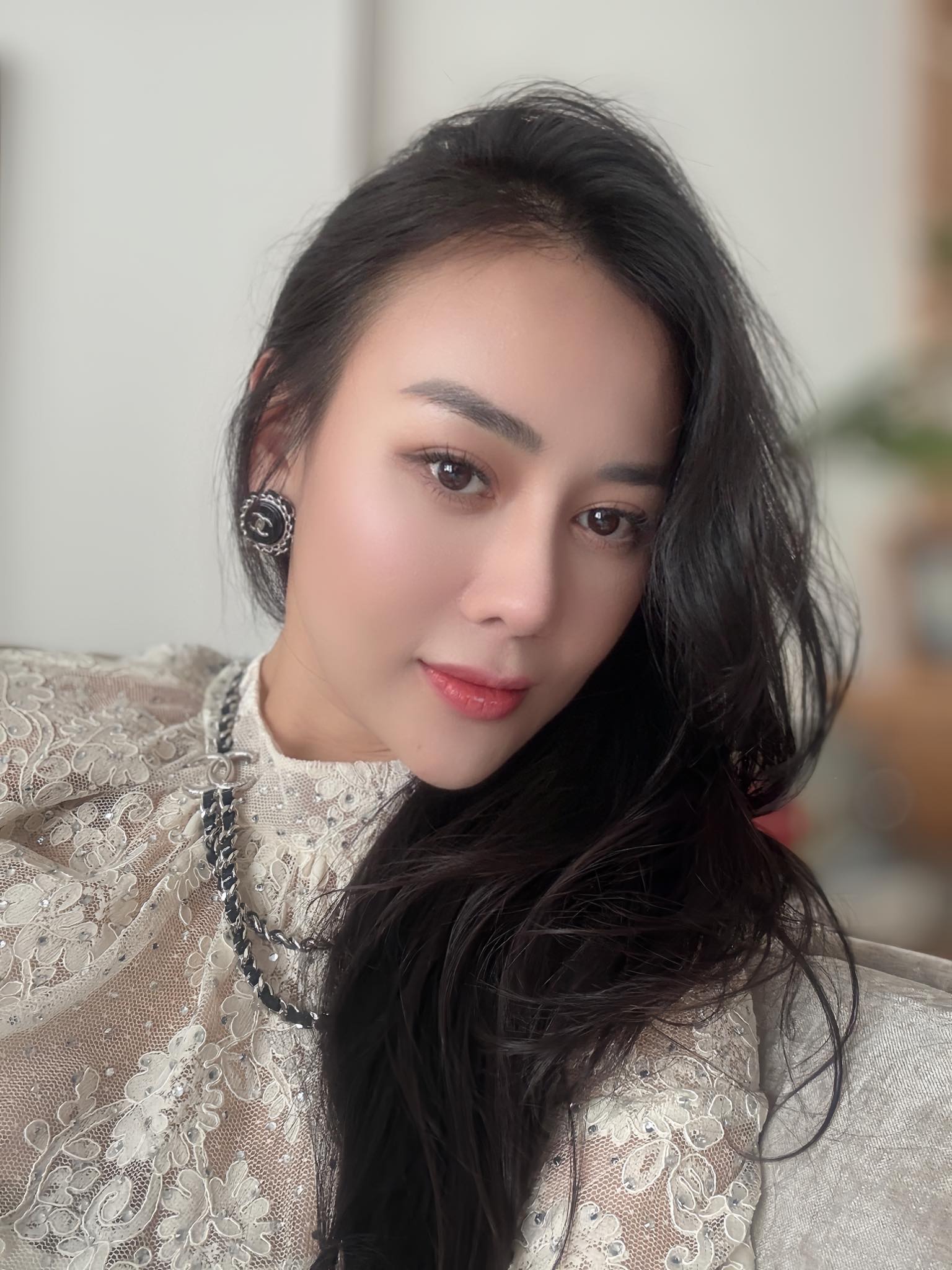 Phương Oanh cứ 3 tháng lại làm điều này để da căng bóng, nhiều sao Việt cũng làm vậy để bơm collagen trẻ thật lâu- Ảnh 1.