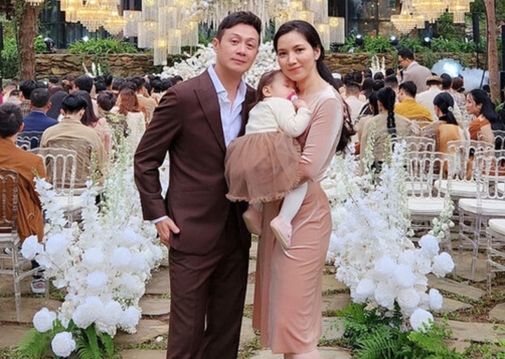 Hôn nhân kín tiếng của "nam thần VTV" bên bà xã kém 14 tuổi, từng thi hoa hậu- Ảnh 4.