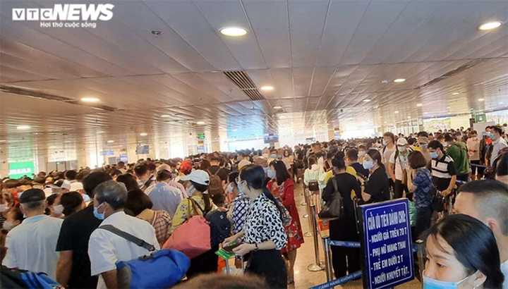 Thời công nghệ hiện đại, sao vẫn bắt cởi thắt lưng, giày kiểm tra an ninh ở sân bay?- Ảnh 1.