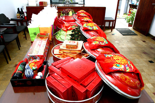 Nhà gái nói "không nặng sính lễ", lúc hỏi cưới lại ra giá 300 triệu, tôi chết lặng nhưng cô dâu là người duy nhất đứng lên phản hồi- Ảnh 2. Nhà gái nói "không nặng sính lễ", lúc hỏi cưới lại ra giá 300 triệu, tôi chết lặng nhưng cô dâu là người duy nhất đứng lên phản hồi- Ảnh 2.