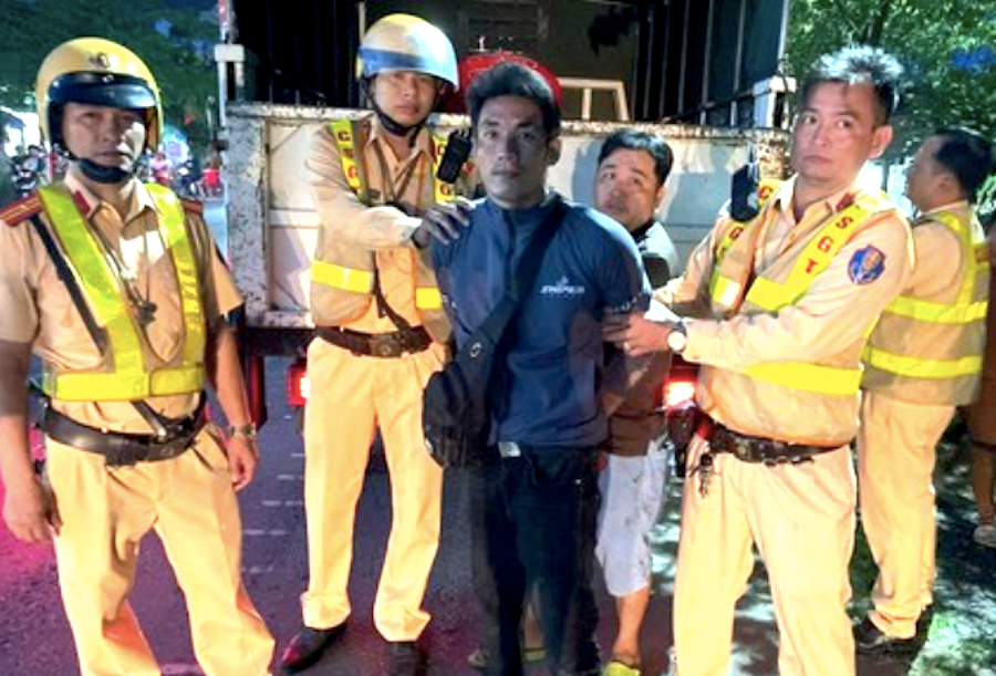 Nghi phạm sát hại người phụ nữ tại nhà riêng bị bắt khi chuẩn bị trốn ra nước ngoài- Ảnh 1. Nghi phạm sát hại người phụ nữ tại nhà riêng bị bắt khi chuẩn bị trốn ra nước ngoài- Ảnh 1.