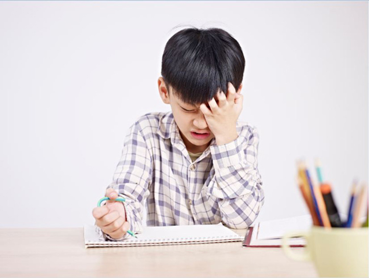 Nghiên cứu Harvard: 7 hành động "bình thường" của cha mẹ đang làm trẻ suy giảm IQ nghiêm trọng- Ảnh 2.