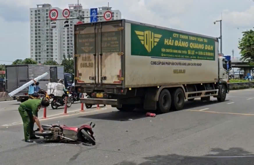 TP HCM: Tai nạn nghiêm trọng khiến cô gái trẻ tử vong- Ảnh 1.