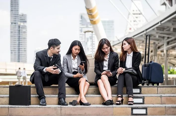 Hơn 80.000 lao động công nghệ bị sa thải: Gen Z đang gánh trọn cơn bão AI và bất ổn kinh tế, mô hình đi học rồi xin việc lung lay tận gốc- Ảnh 4.