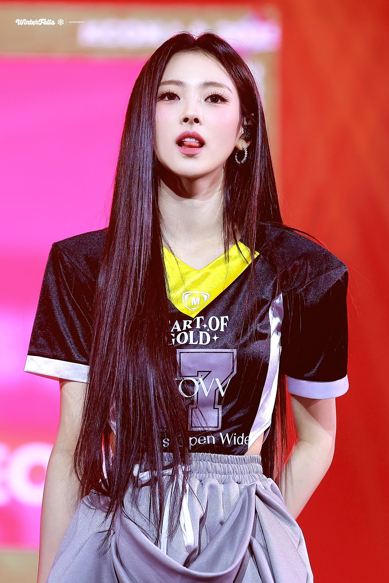 Vóc dáng hoàn hảo của tân binh đẹp nhất Kpop hóa ra chỉ là 