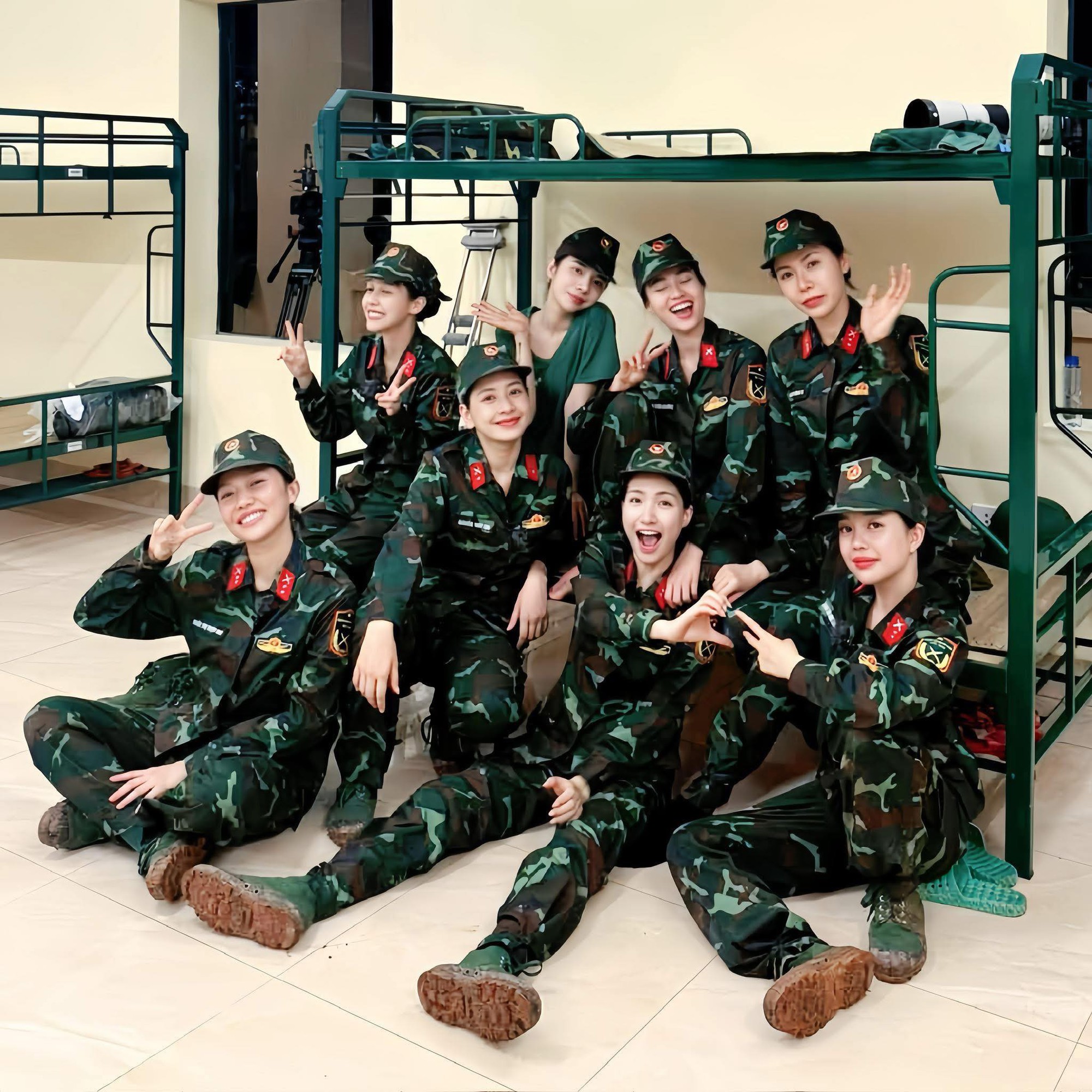 Trao vương miện cho màn ứng xử của Diệu Nhi tại Sao Nhập Ngũ: 