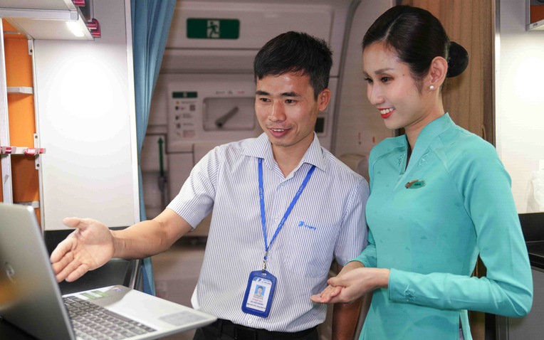 Giá internet trên máy bay Vietnam Airlines đắt rẻ ra sao so với Cathay, Emirates...?- Ảnh 1.
