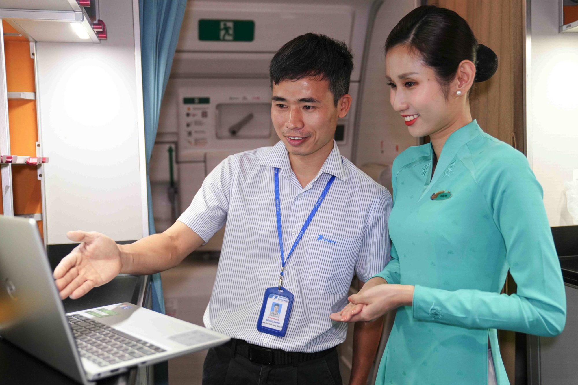 Giá internet trên máy bay Vietnam Airlines đắt rẻ ra sao so với Cathay, Emirates...?- Ảnh 4.