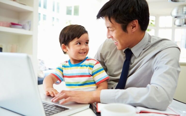 Cha mẹ lớn tuổi sinh con thông minh hơn? Khoa học lên tiếng!- Ảnh 2.