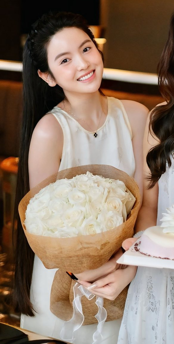 Netizen so sánh cách Quang Hải bảo vệ Chu Thanh Huyền với Chủ tịch Vbiz im lặng mặc nàng thơ bị toxic suốt 4 năm- Ảnh 3.
