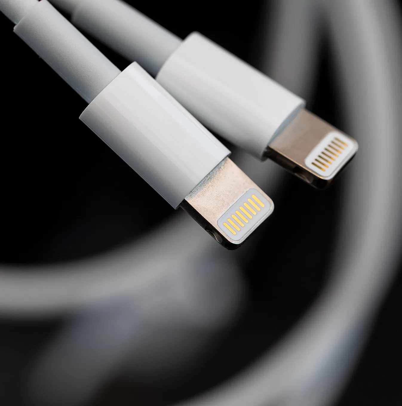 Nói thật là, 2025 rồi còn mua iPhone cổng Lightning là dở- Ảnh 4.