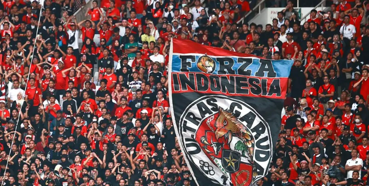 CĐV không ngừng quậy phá khiến FIFA tiếp tục trừng phạt bóng đá Indonesia- Ảnh 2. CĐV không ngừng quậy phá khiến FIFA tiếp tục trừng phạt bóng đá Indonesia- Ảnh 2.