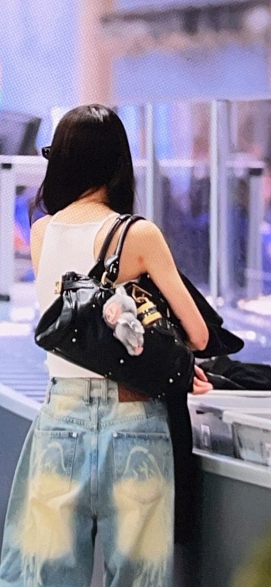 Vóc dáng hoàn hảo của tân binh đẹp nhất Kpop hóa ra chỉ là 