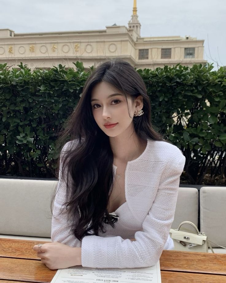 Người "giàu giả" thường thể hiện 4 điều: Tưởng được ngưỡng mộ, thực chất lộ ngay EQ thấp- Ảnh 2.