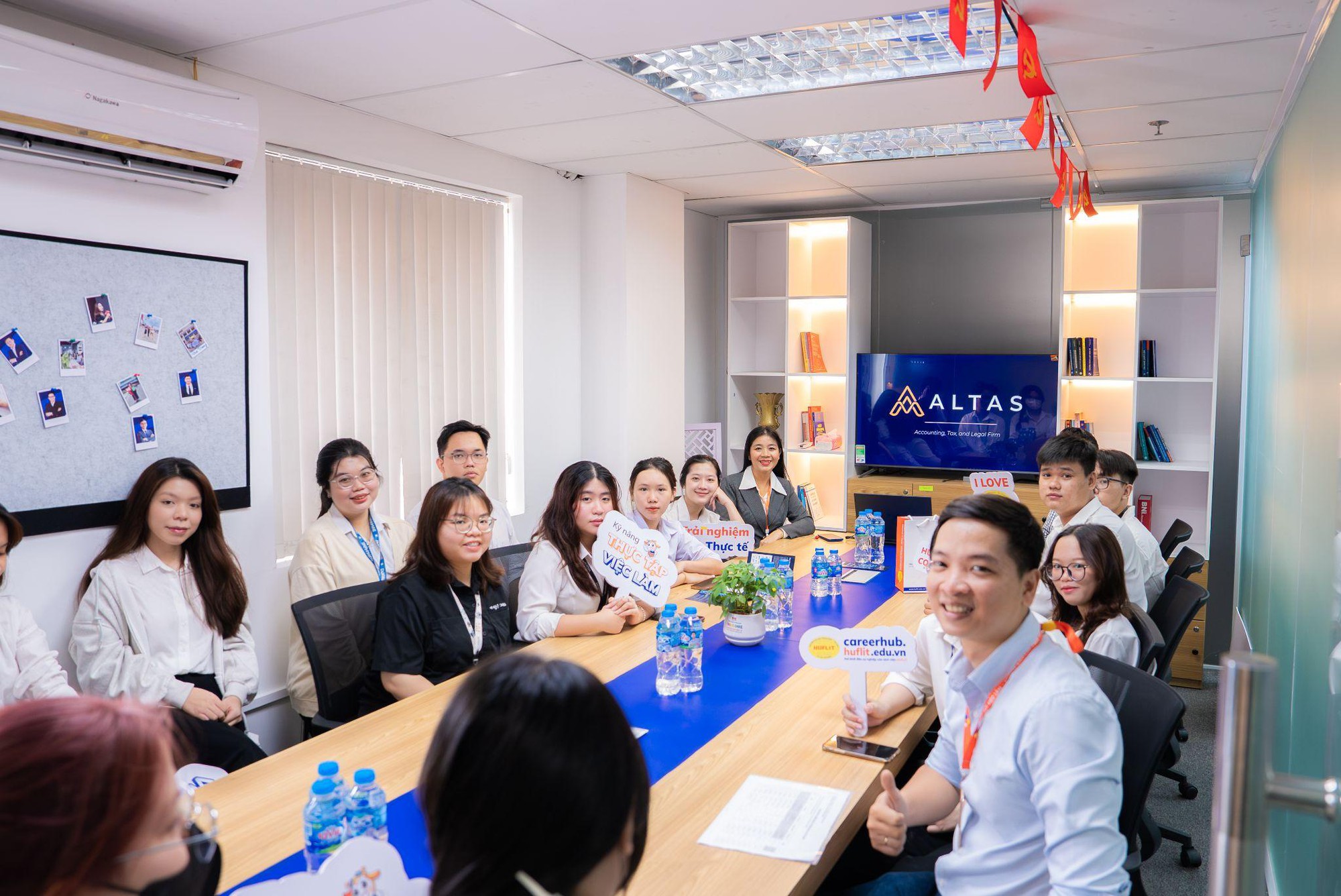 Thanh xuân ở HUFLIT: Hành trình học tập, trải nghiệm và xây bản sắc cá nhân- Ảnh 3.