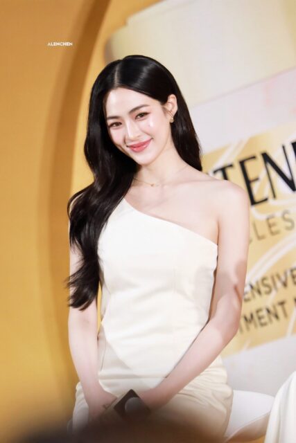 Mỹ nhân hất cẳng Jennie (BLACKPINK): Nữ thần bách hợp sắc vóc đẹp miễn chê, còn Mỹ nhân hất cẳng Jennie (BLACKPINK): Nữ thần bách hợp sắc vóc đẹp miễn chê, còn