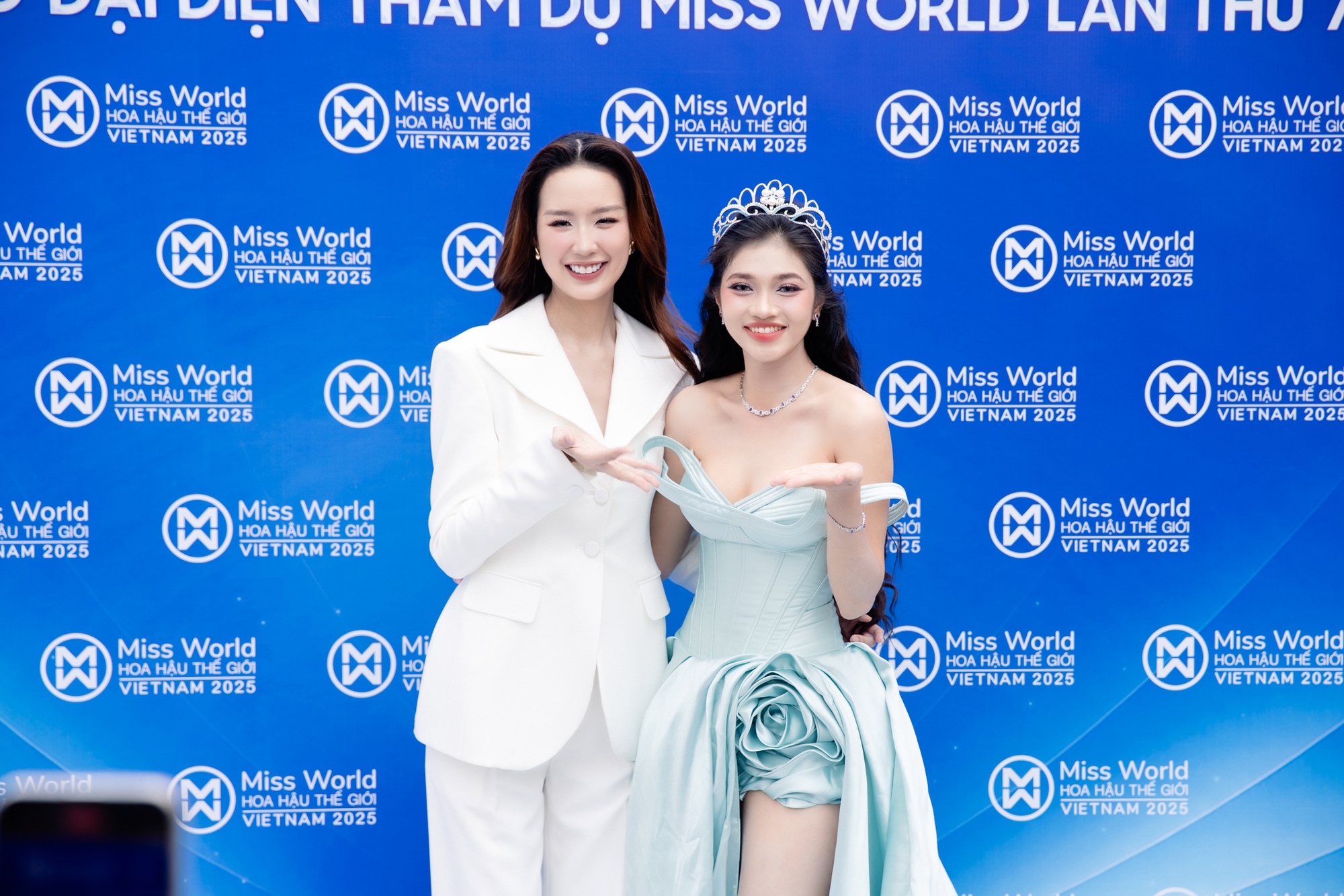 Hoa hậu Lê Nguyễn Bảo Ngọc chính thức chinh chiến Miss World, netizen bùng tranh cãi vì hành động này!- Ảnh 20.