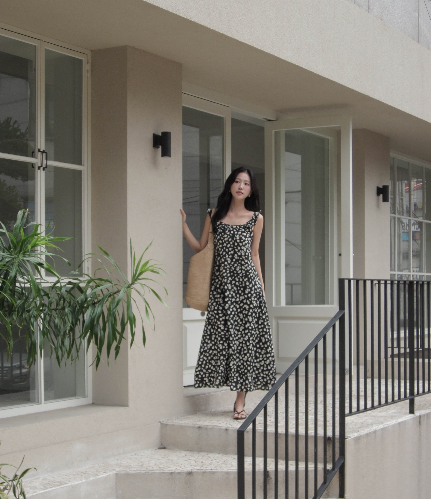 10 set váy họa tiết giúp phong cách mùa thu của chị em lên tầm cao mới- Ảnh 10.