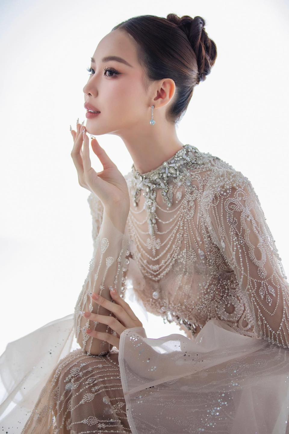 Hoa hậu Lê Nguyễn Bảo Ngọc chính thức chinh chiến Miss World, netizen bùng tranh cãi vì hành động này!- Ảnh 7.