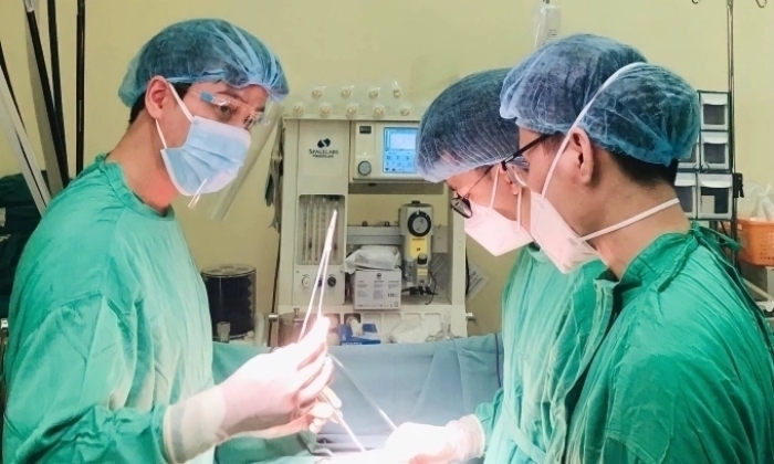 Bác sĩ trải lòng phút buộc phải dừng mổ ung thư ở ranh giới sống còn- Ảnh 1.