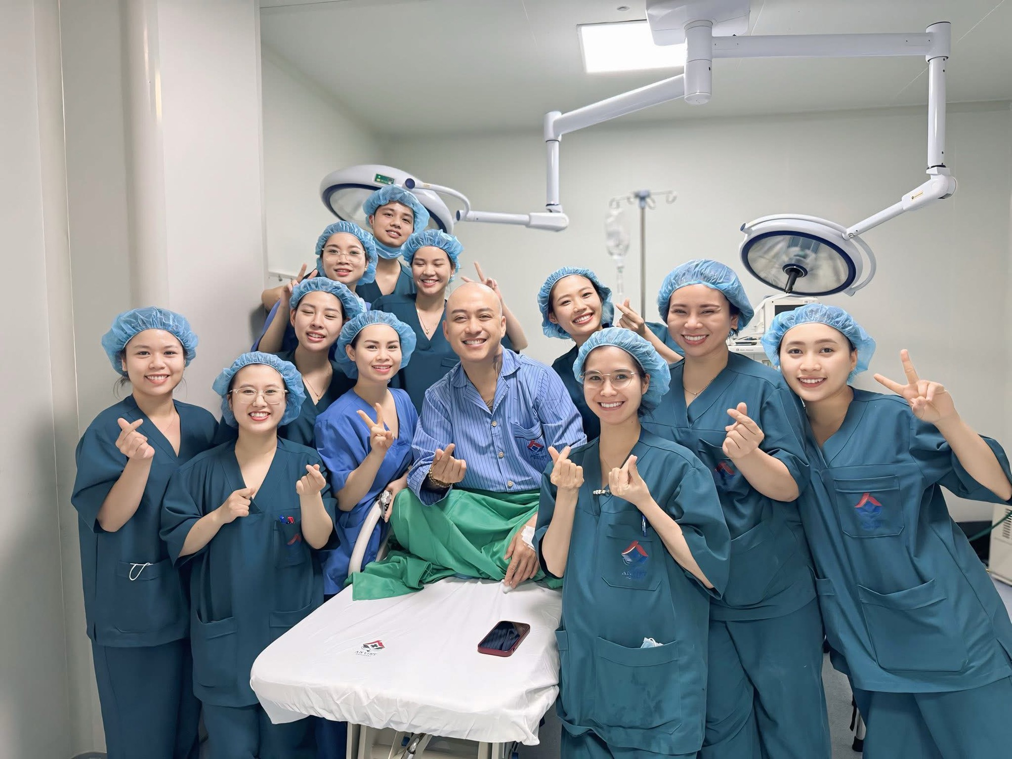 Tuấn Hưng ra thông báo quan trọng, bất chấp rủi ro hậu ca mổ- Ảnh 2.
