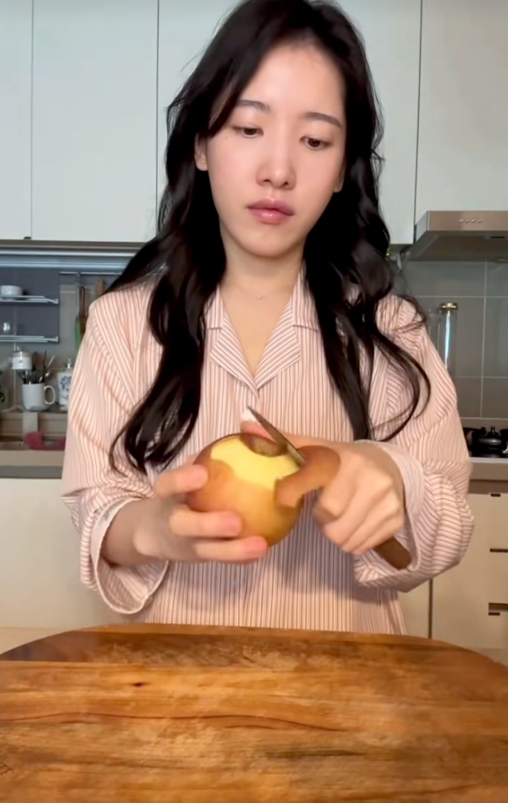 Chống già ở tuổi ngoài 35: Mỗi ngày uống một cốc nước màu cam được ví như 