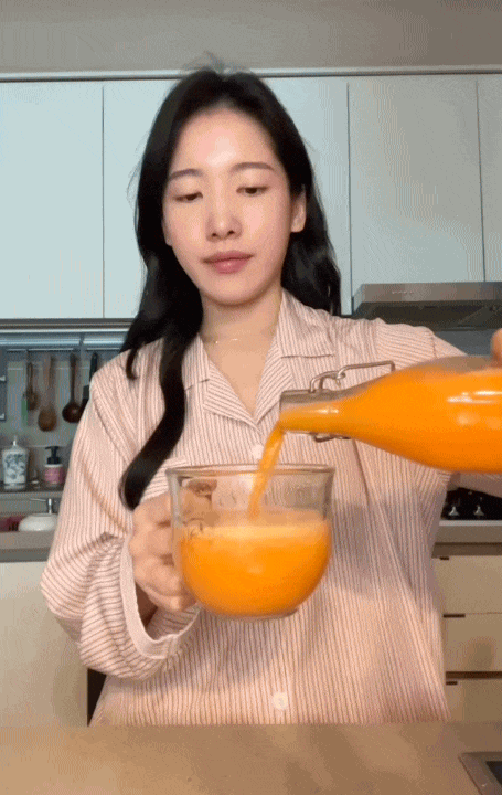 Chống già ở tuổi ngoài 35: Mỗi ngày uống một cốc nước màu cam được ví như 
