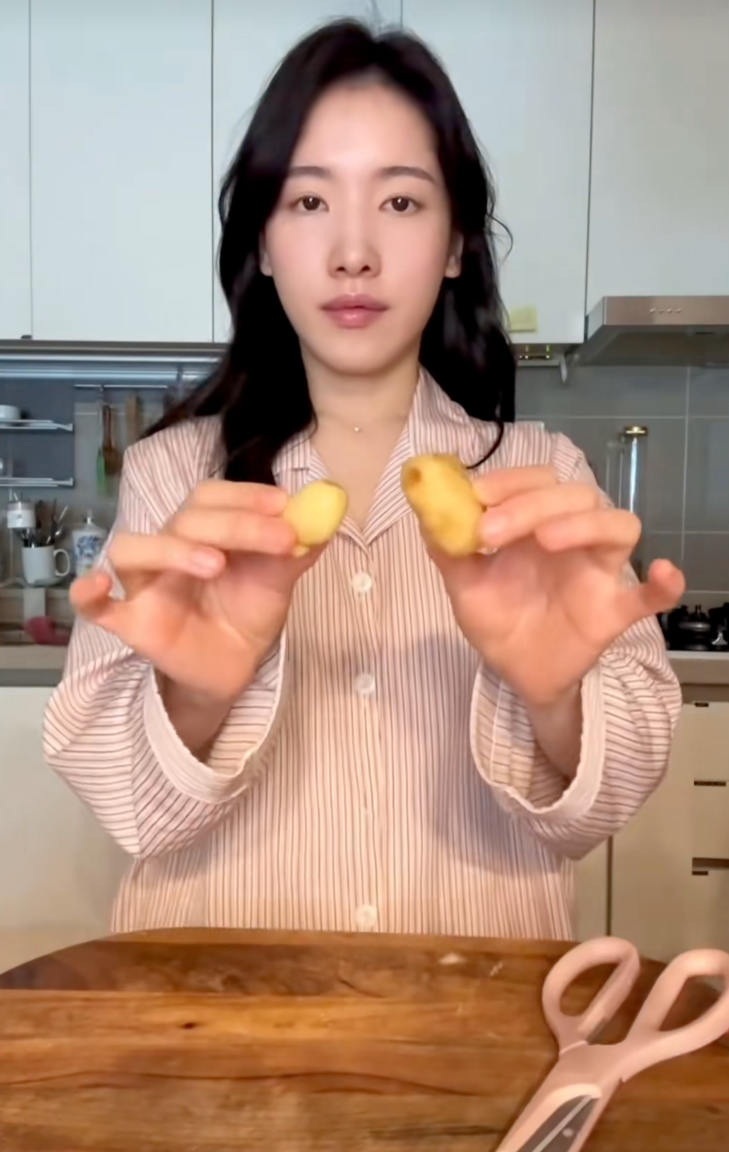 Chống già ở tuổi ngoài 35: Mỗi ngày uống một cốc nước màu cam được ví như 