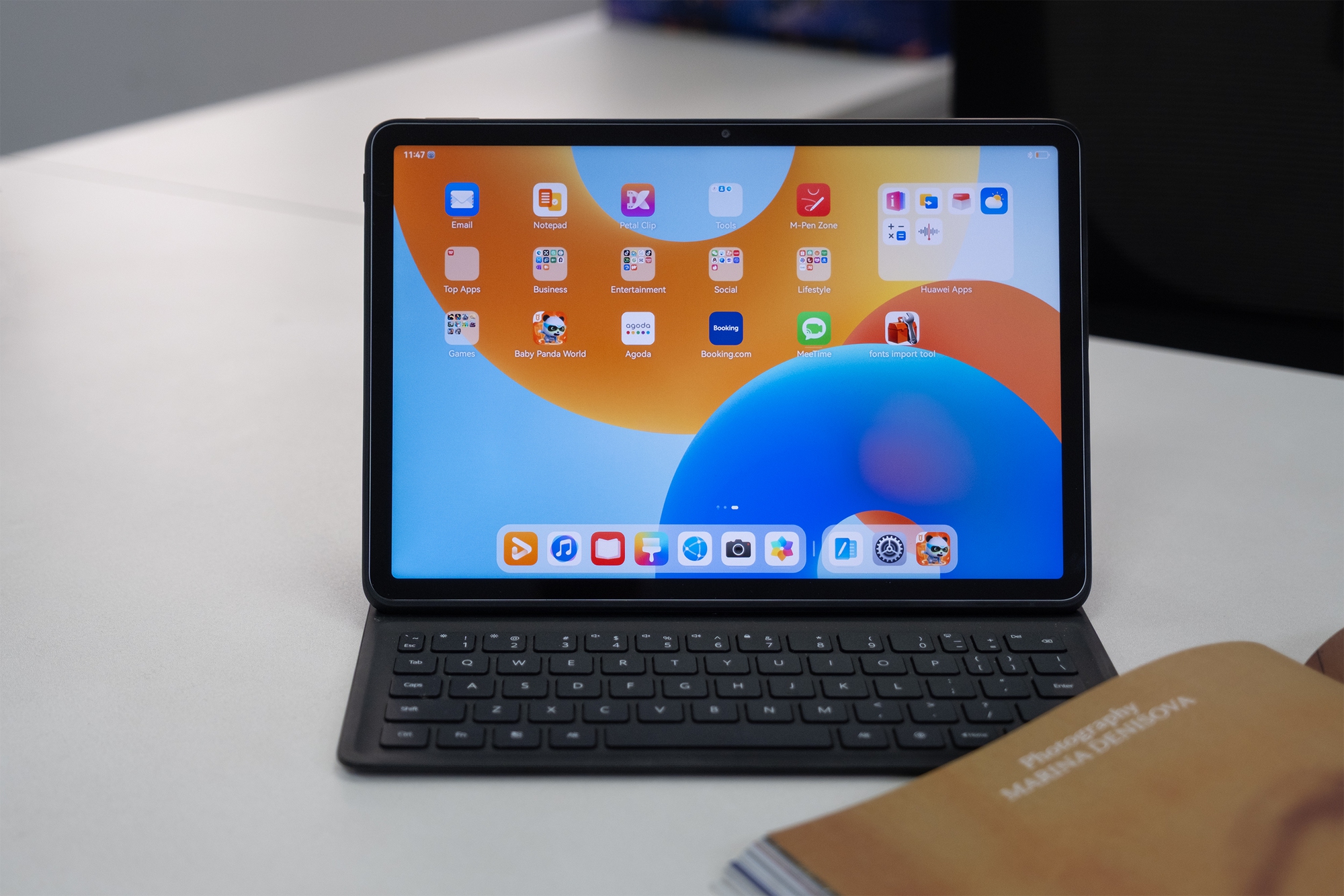 Trên tay mẫu tablet 11.5 inch có pin trâu 10 tiếng, giá 6,6 triệu đồng- Ảnh 1.
