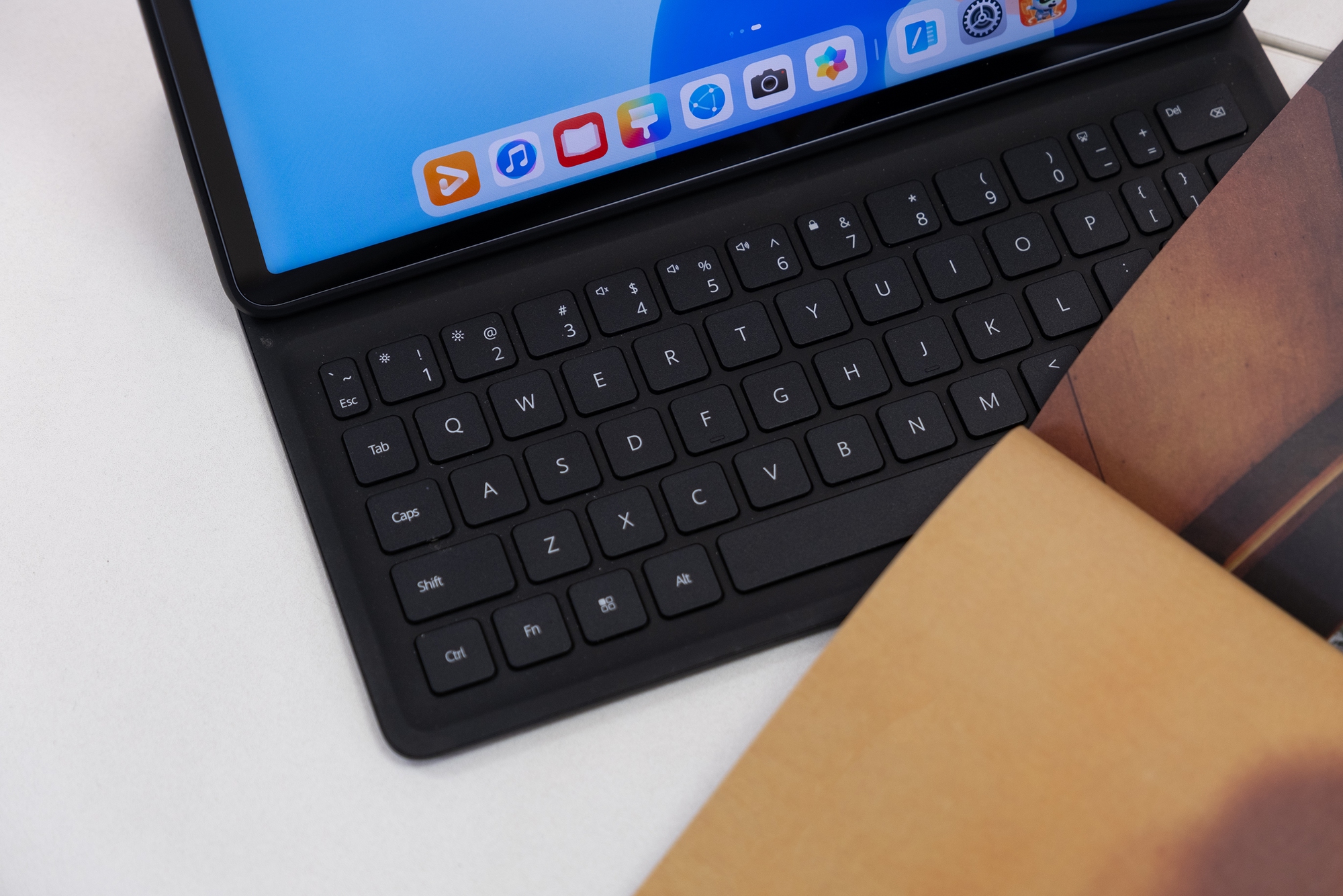 Trên tay mẫu tablet 11.5 inch có pin trâu 10 tiếng, giá 6,6 triệu đồng- Ảnh 5.