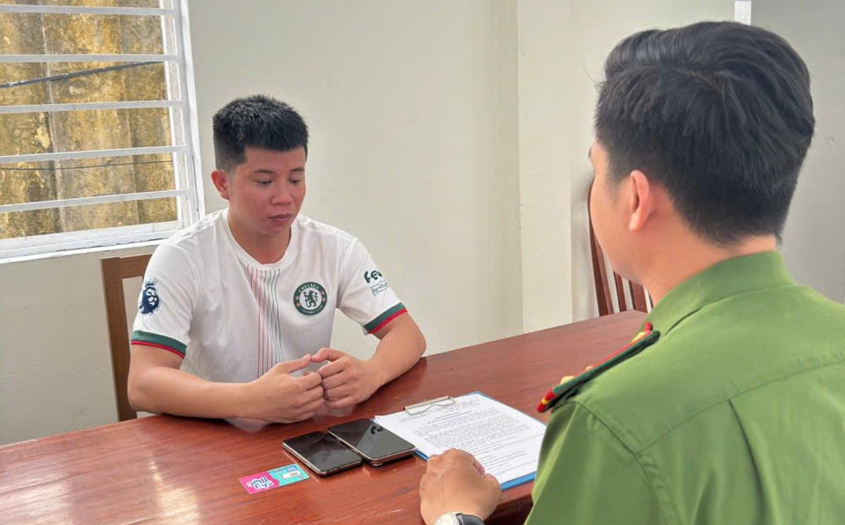 Người phụ nữ chuyển đi hơn 2,2 tỷ đồng sau khi được cung cấp 2 số tài khoản và các số điện thoại rồi báo công an- Ảnh 1.