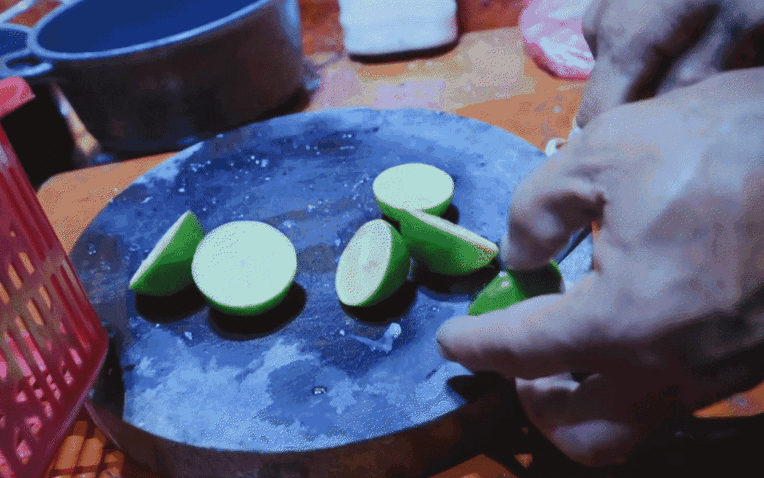 Hai loại trái cây không thể thiếu trong mỗi chuyến ra khơi của dân biển, linh hồn của những "bữa tiệc" giữa đại dương- Ảnh 1.