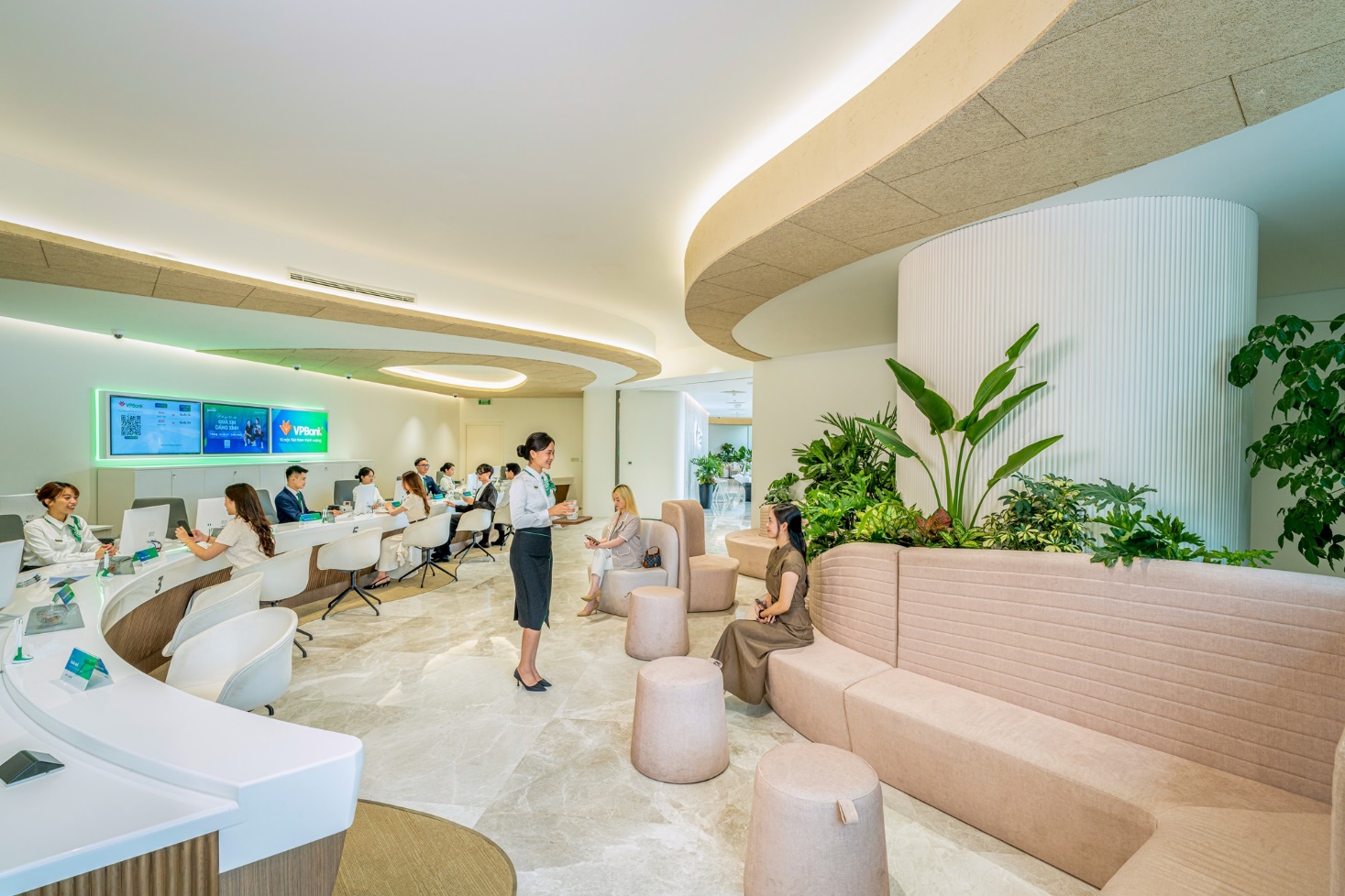 Quà sinh nhật đặc biệt từ VPBank: Hé lộ không gian giao dịch Flagship chuẩn quốc tế tại Hà Nội- Ảnh 1.