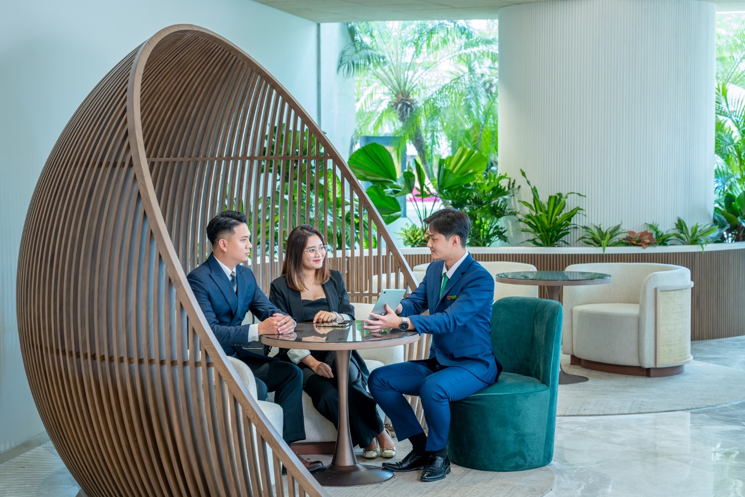 Quà sinh nhật đặc biệt từ VPBank: Hé lộ không gian giao dịch Flagship chuẩn quốc tế tại Hà Nội- Ảnh 4.